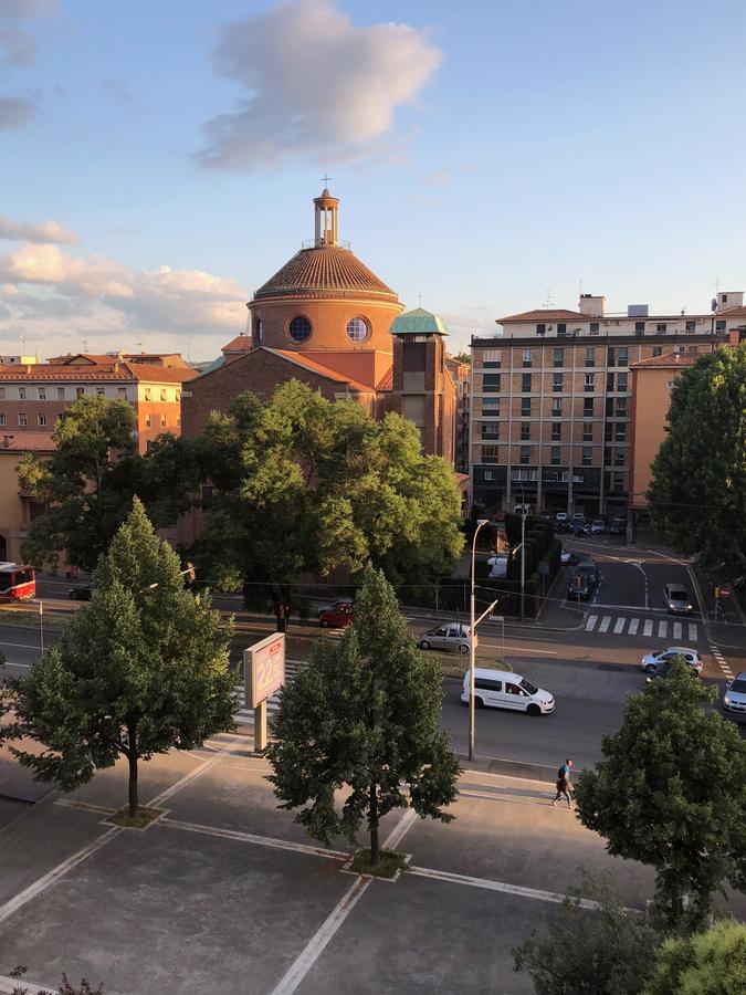 Bologna Holiday Inn Екстер'єр фото